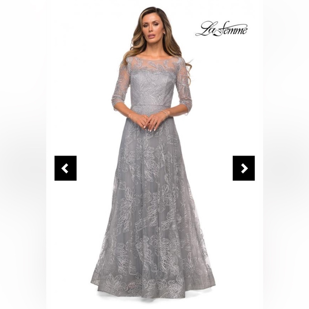 LA FEMME Women’s A-Line Lace Sequin Gown With Sheer Scoop Neckline In Grey Sz 18